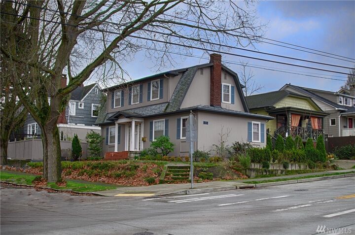 2232 10th Ave E  Seattle WA 98102 photo