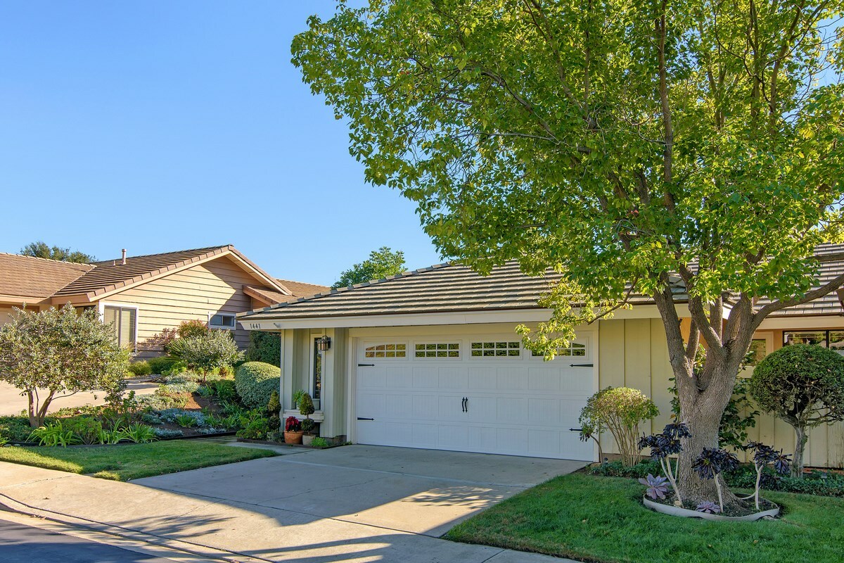 Property Photo:  1441 Vaquero Glen  CA 92026 