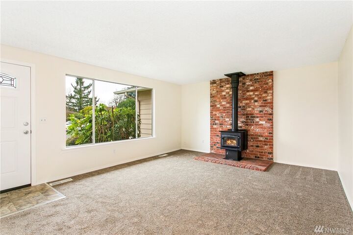 Property Photo:  20419 120th Ave SE  WA 98031 