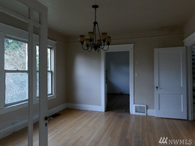 Property Photo: 309 NW Washington St WA 98596