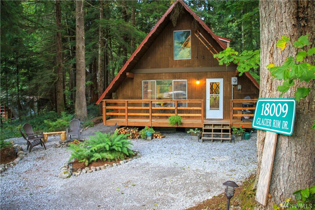 Property Photo:  18009 Glacier Rim Dr  WA 98244 