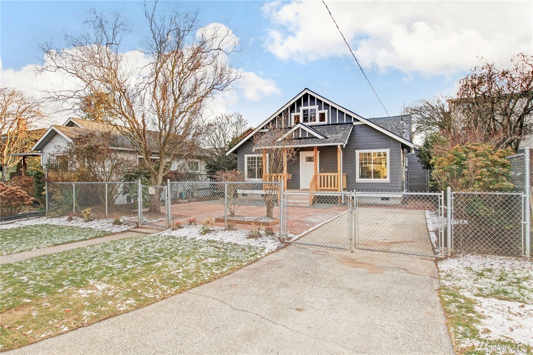 Property Photo: 621 NW 86th St WA 98117
