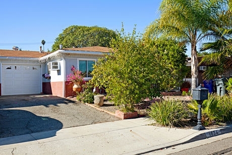 Property Photo:  1634 Calle Dulce  CA 92084 