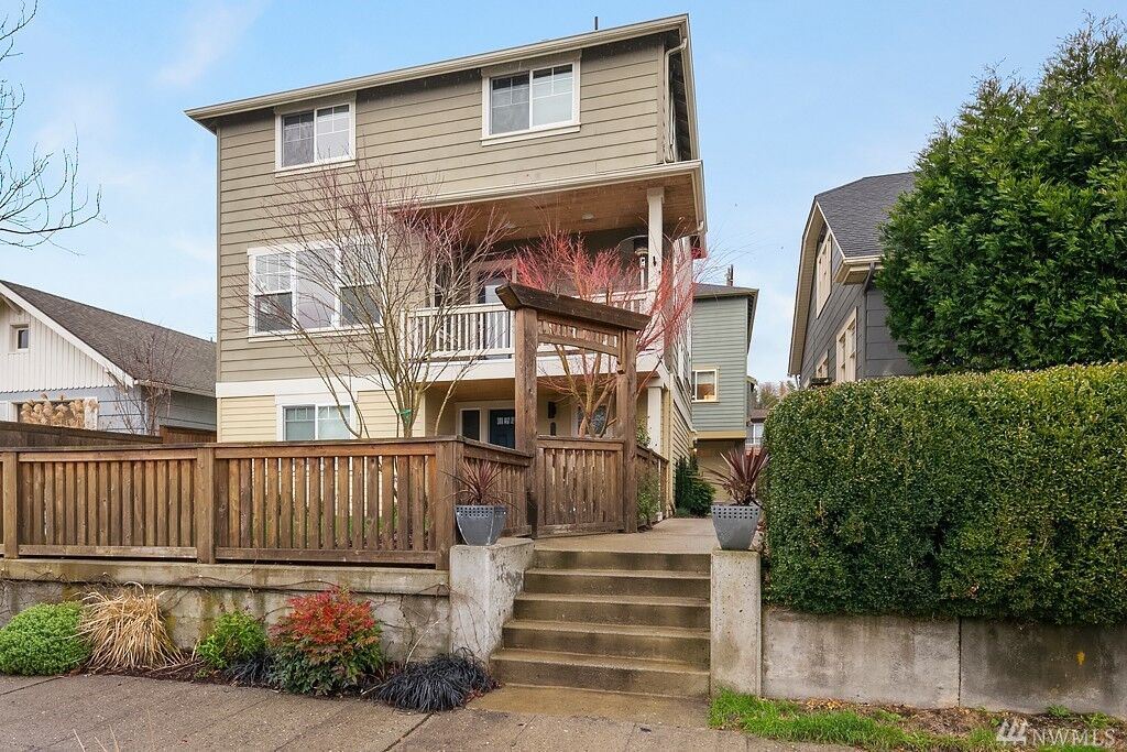 Property Photo:  5230 25th Avenue SW B  WA 98106 