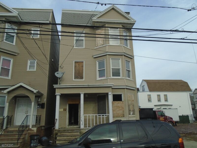 Property Photo: 481 Avon Ave NJ 07108