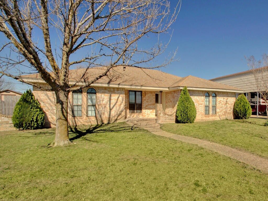 Property Photo:  33 Rockney Road  TX 78626 