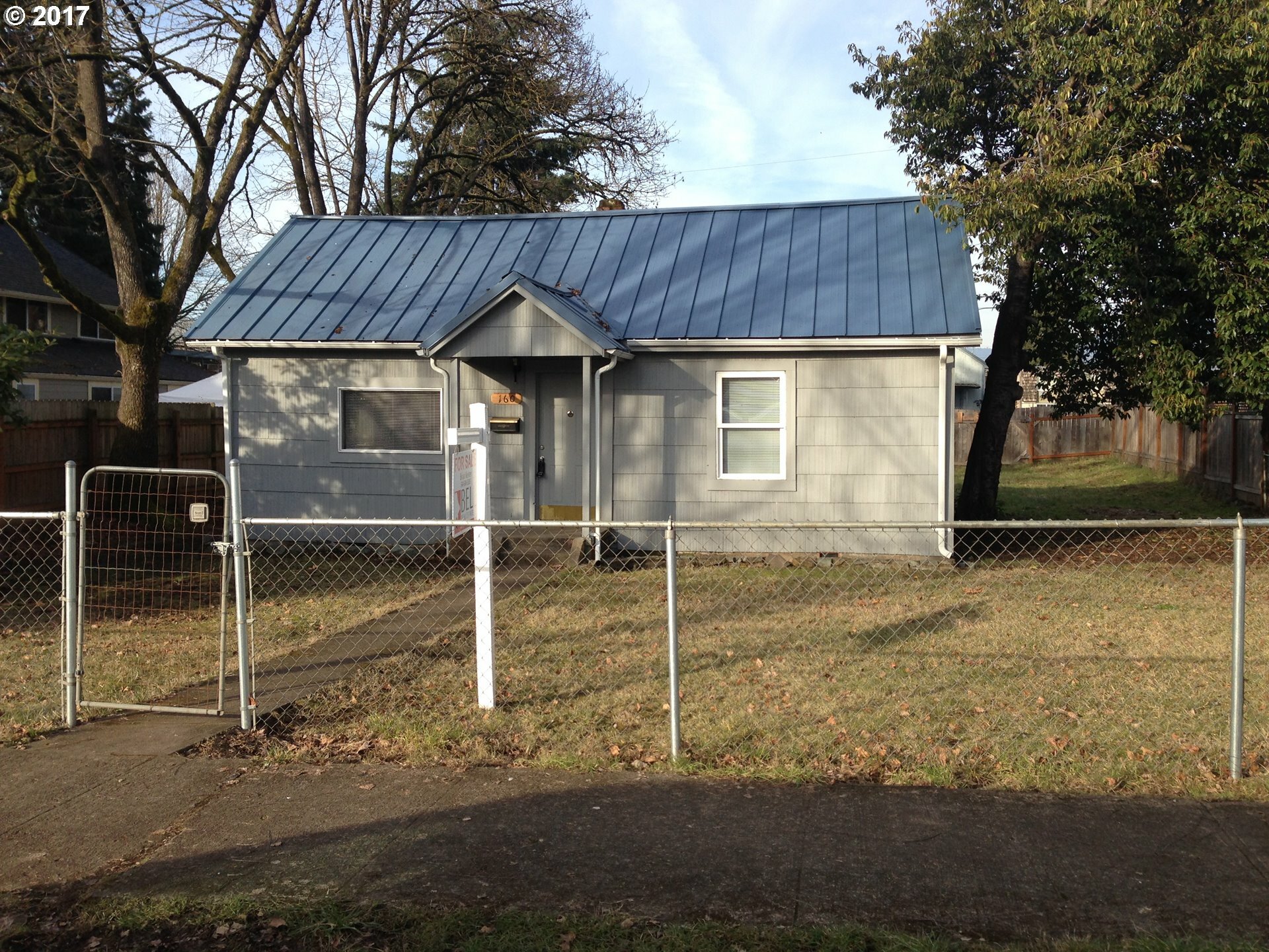 Property Photo: 160 B St OR 97477