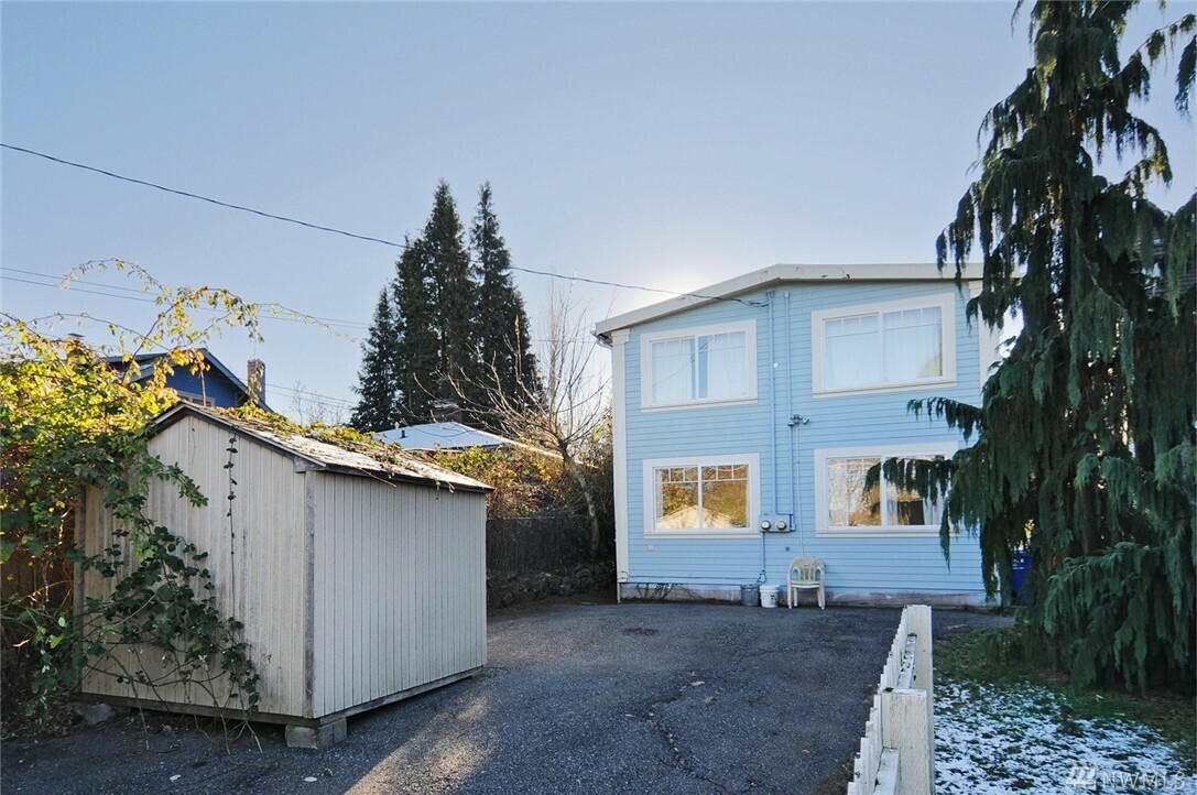 Property Photo:  3938 S Ferdinand St  WA 98118 