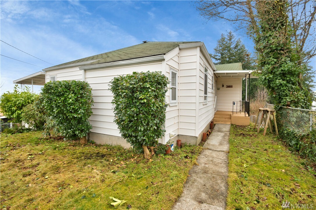 Property Photo:  3611 W D St  WA 98312 