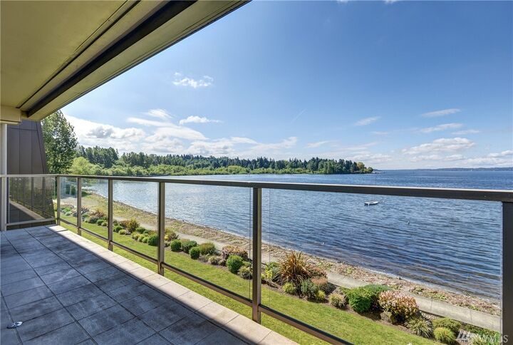 Property Photo:  9727 NE Juanita Drive 301  WA 98034 