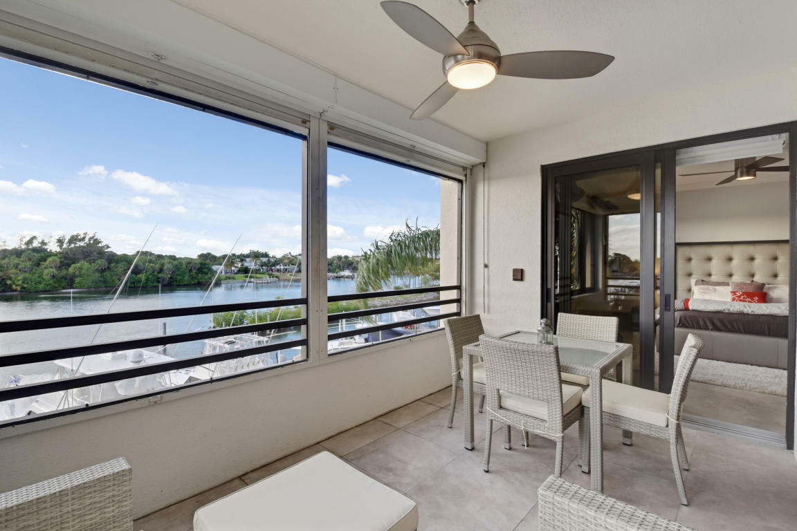 Property Photo:  834 Oak Harbour Drive  FL 33408 