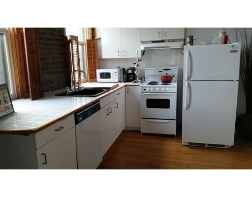 Property Photo:  13 Thacher Street 7  MA 02113 