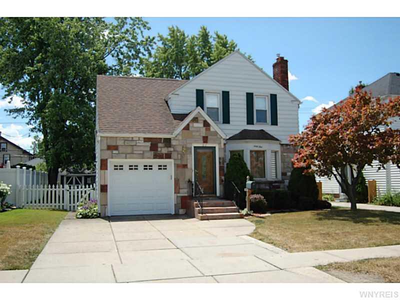 Property Photo:  61 Linden Avenue  NY 14217 