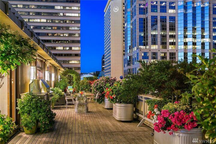 Property Photo:  1500 4th Ave 1101  WA 98101 