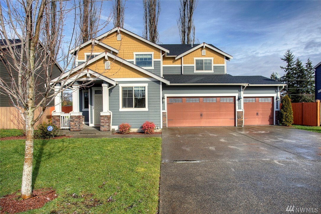 Property Photo:  2105 5th Ave NW  WA 98371 