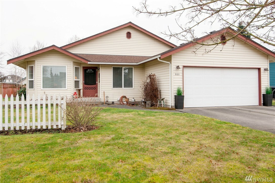 Property Photo:  860 Fern Dr  WA 98264 