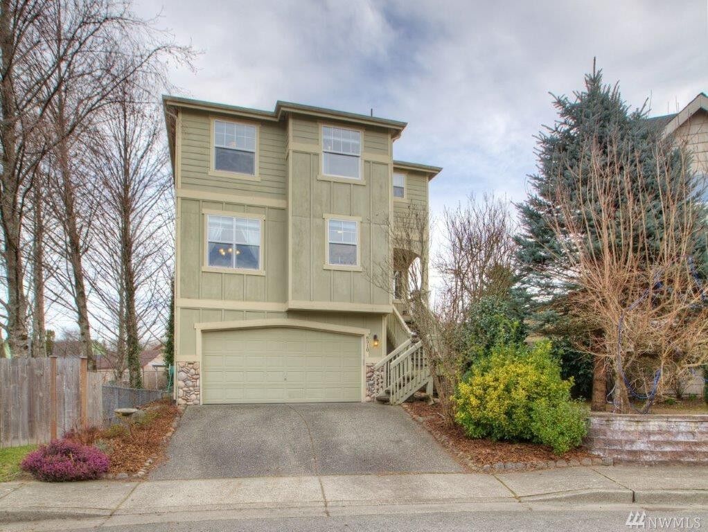 Property Photo:  8310  Olmstead Place SE  WA 98065 