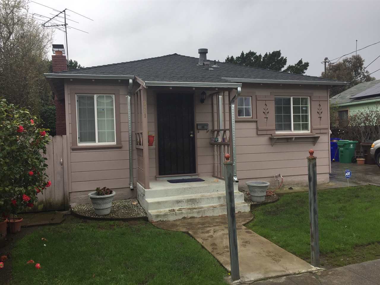 Property Photo:  921 Ventura St  CA 94805 