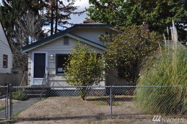 Property Photo: 3011 Elm St WA 98225