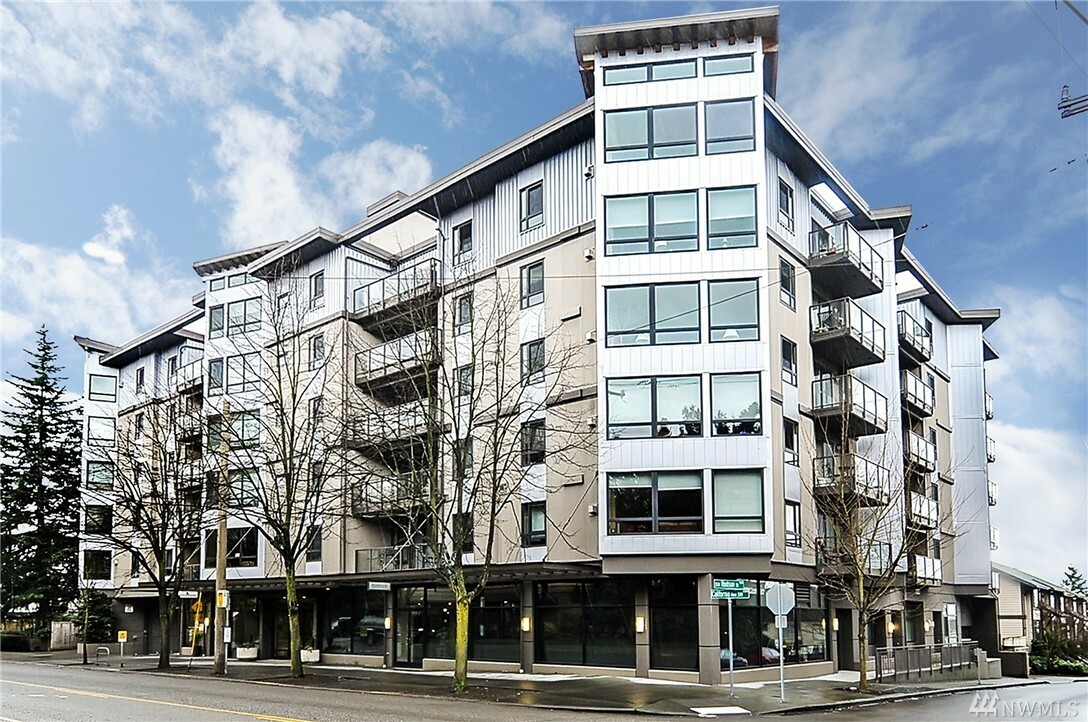 Property Photo: 5001 California Ave SW 308 WA 98136