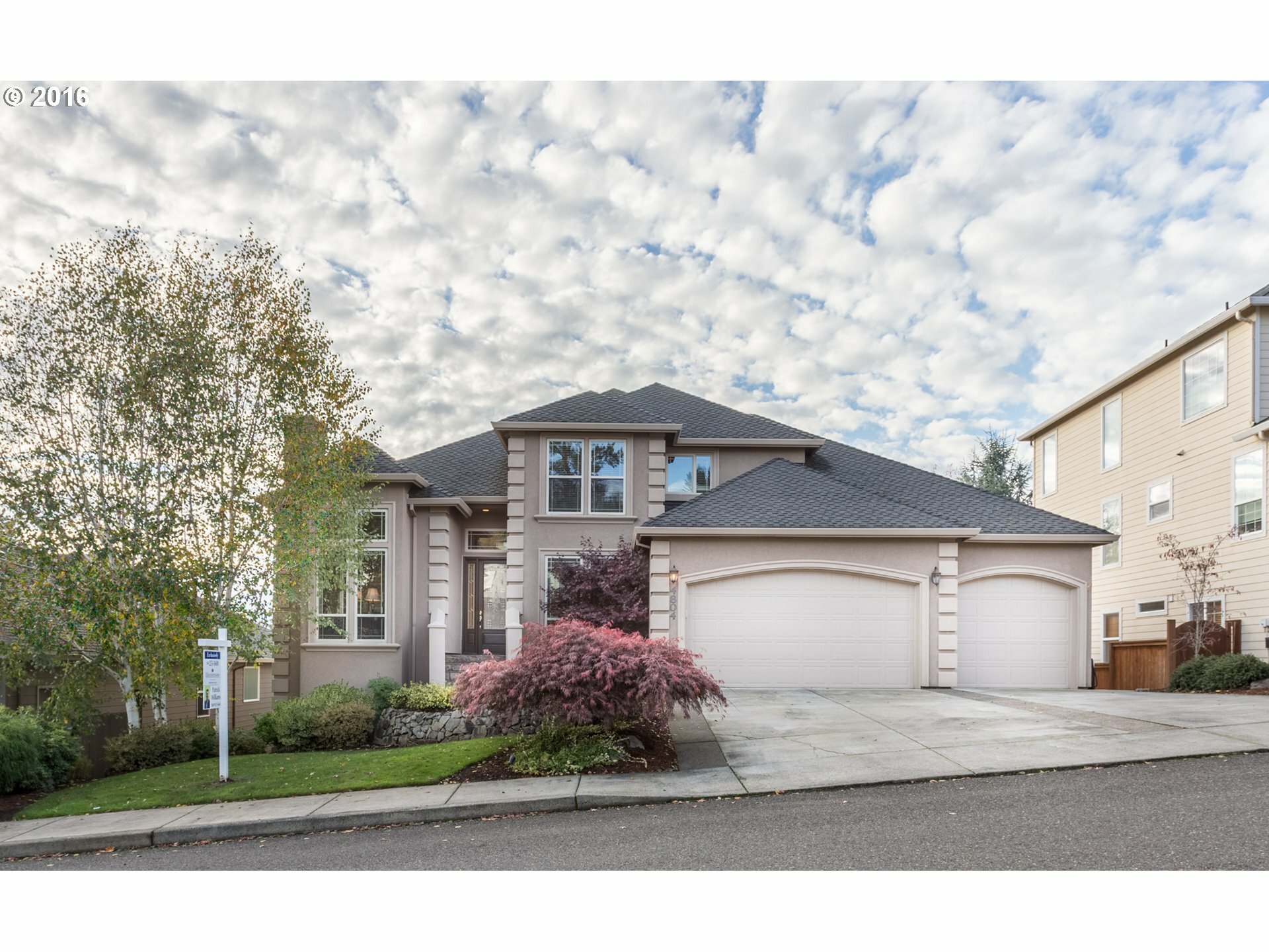 Property Photo:  933 NW Grand Ridge Dr  WA 98607 