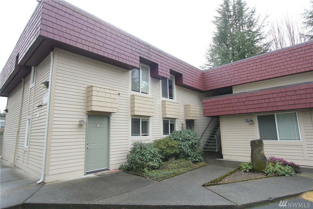 Property Photo:  14002 SE 6th St 2  WA 98007 