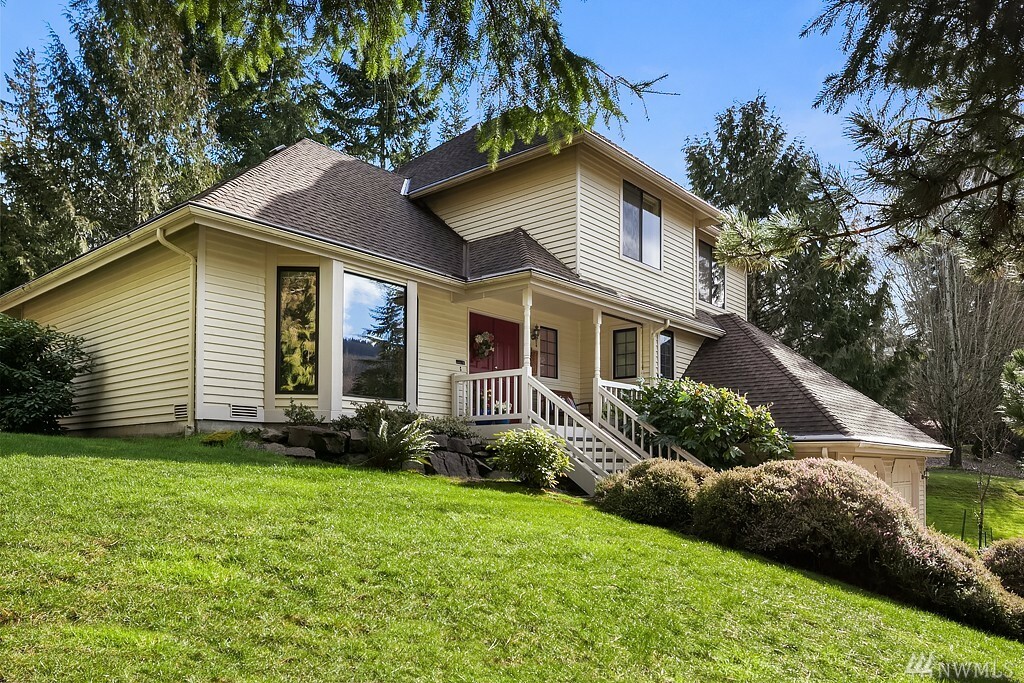 Property Photo:  1115 NW Inneswood Dr  WA 98027 