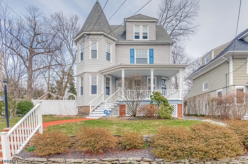 Property Photo:  11 Shadyside Ave  NJ 07901 