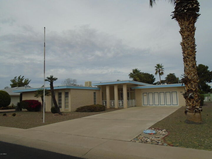 Property Photo: 15685 N Lakeforest Drive AZ 85351