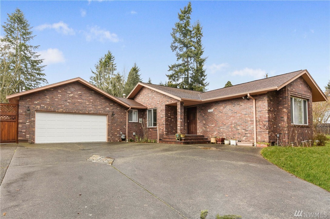 Property Photo:  24106 76th Ave W  WA 98026 