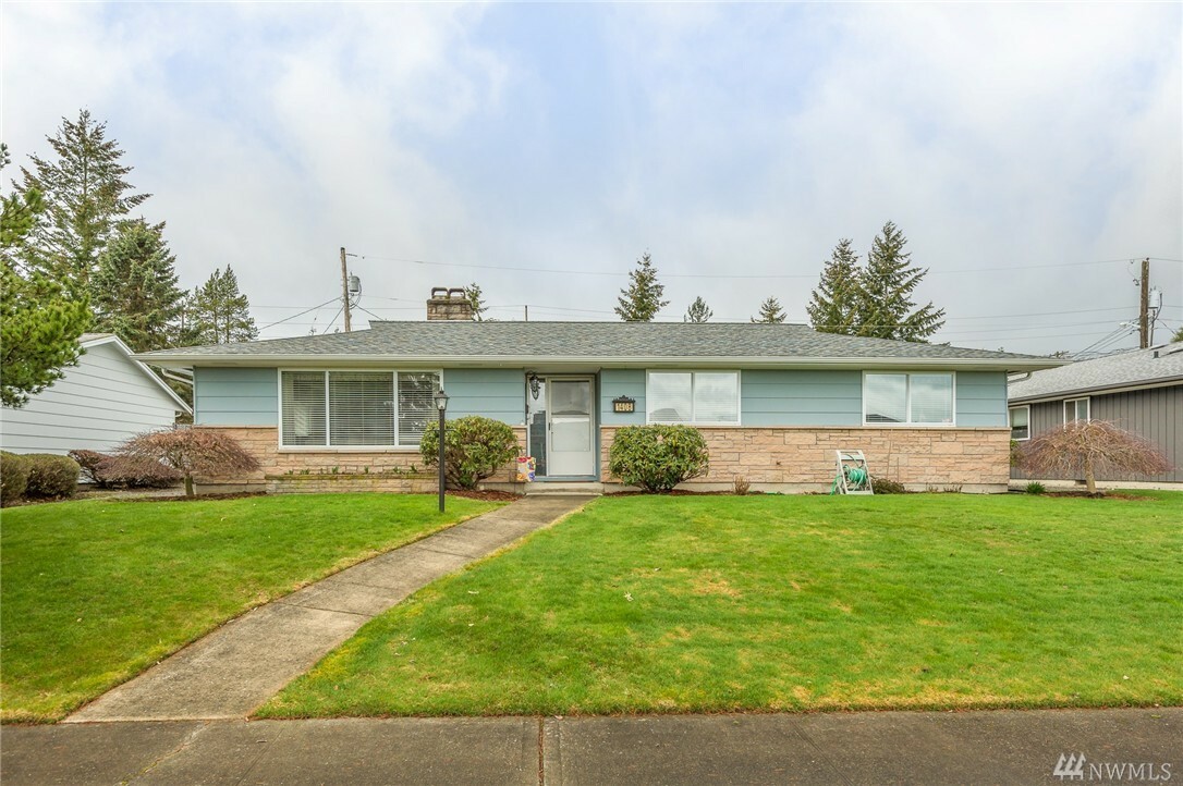 Property Photo:  1408 N Woodlawn St  WA 98406 