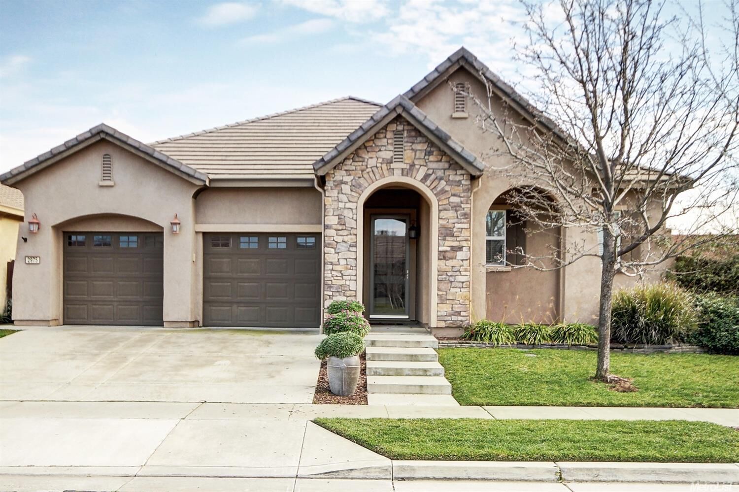 Property Photo: 2975 Apache Street CA 95691