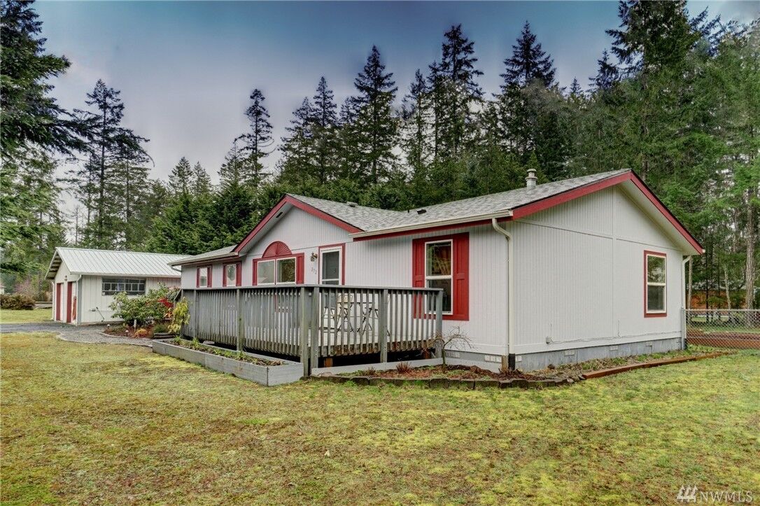 Property Photo: 272 E Island Lake Rd WA 98584