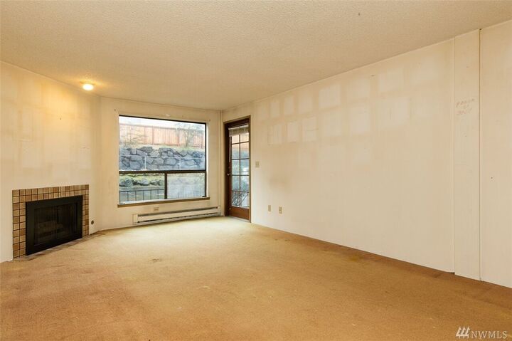 Property Photo:  9416 1st Ave NE 112  WA 98115 