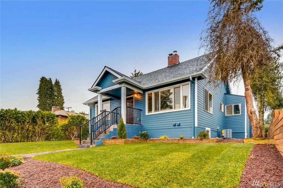 Property Photo:  12242 Palatine Ave N  WA 98133 