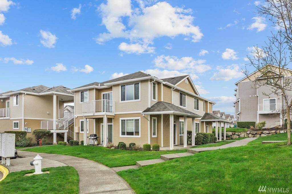 Property Photo: 6129 Lindsay Ave SE D-8 WA 98092
