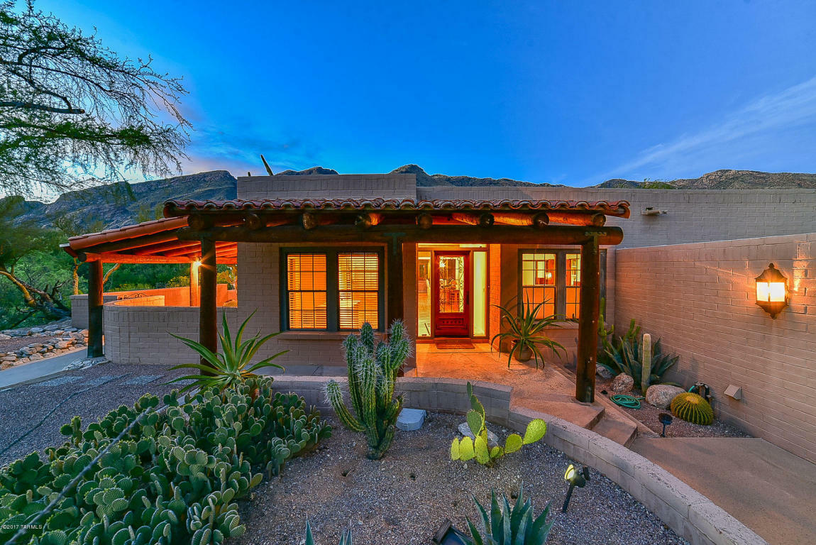 Property Photo: 5561 E Paseo Del Fuente AZ 85750