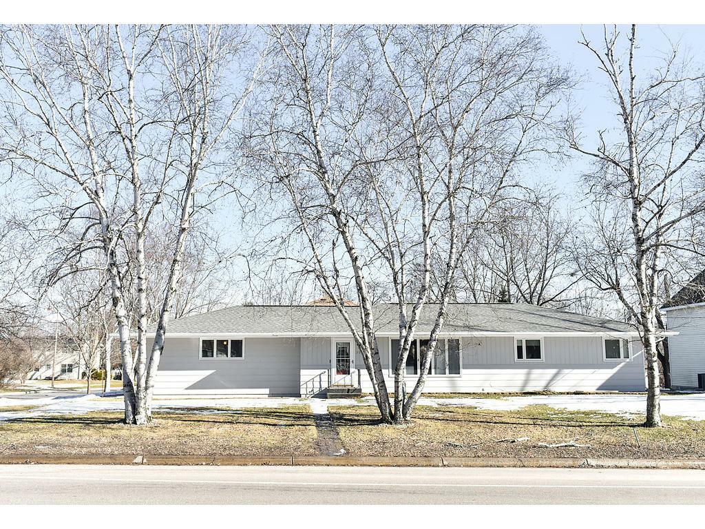 Property Photo:  302 Summit Avenue S  MN 56379 