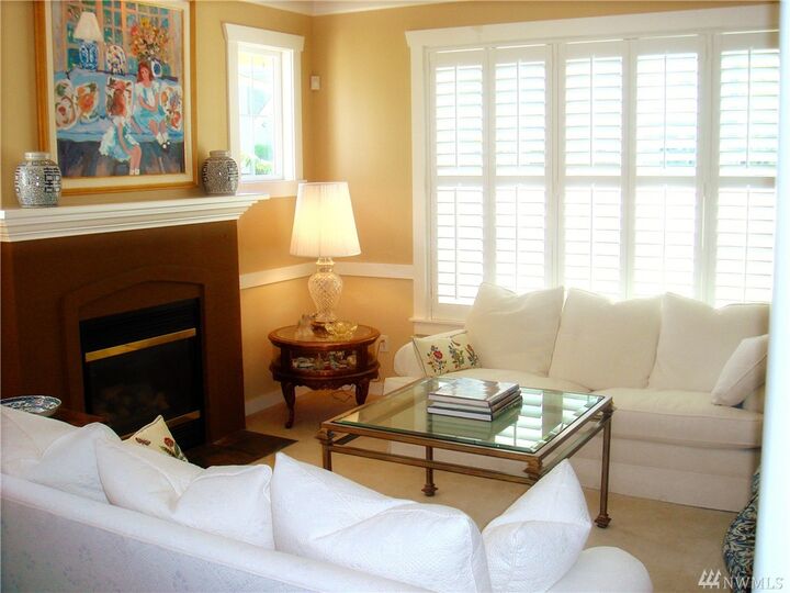 Property Photo:  1438 NE Katsura St  WA 98029 