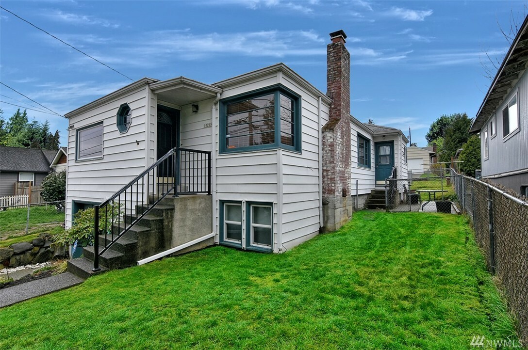 Property Photo:  10205 35th Ave SW  WA 98146 