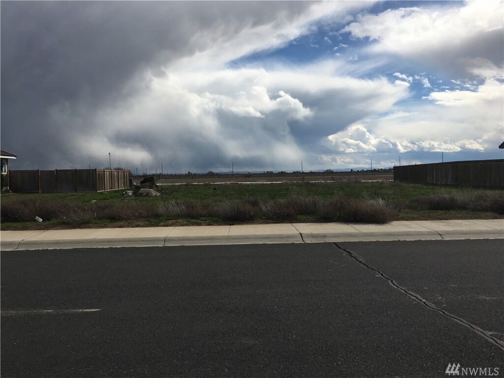 Property Photo: 810 L St SW WA 98848