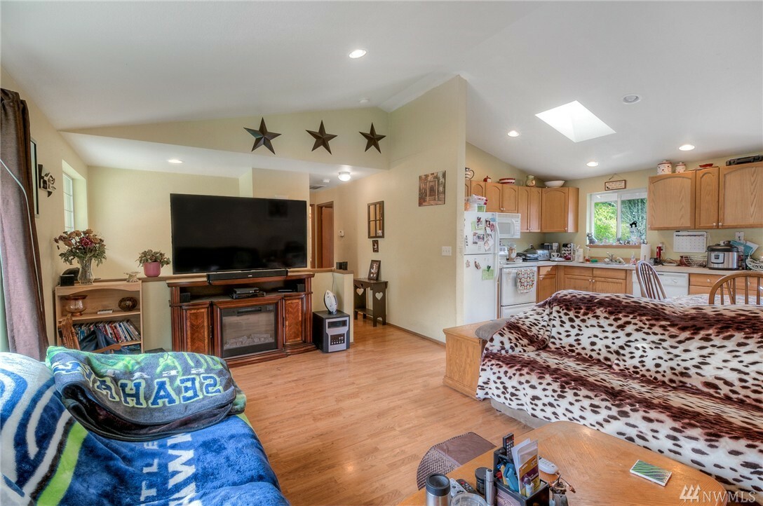 Property Photo:  604 Oak St.  WA 98396 