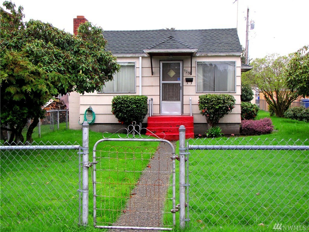 Property Photo:  525 Whitworth Ave S  WA 98057 