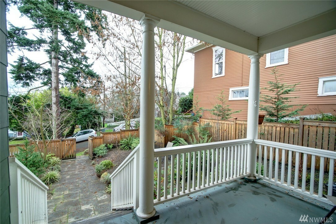 Property Photo:  3029 4th Ave W  WA 98119 