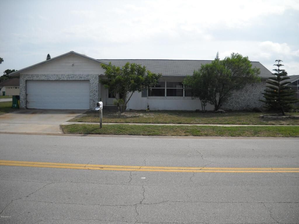 Property Photo:  151 Via De La Reina  FL 32953 