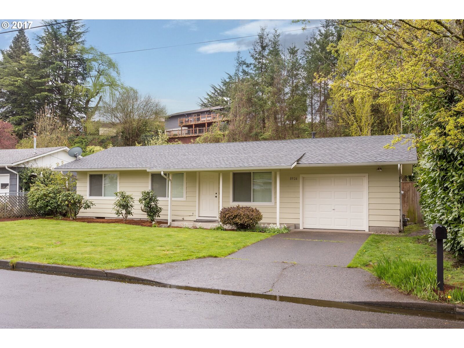Property Photo:  8926 SE Regents Dr  OR 97222 