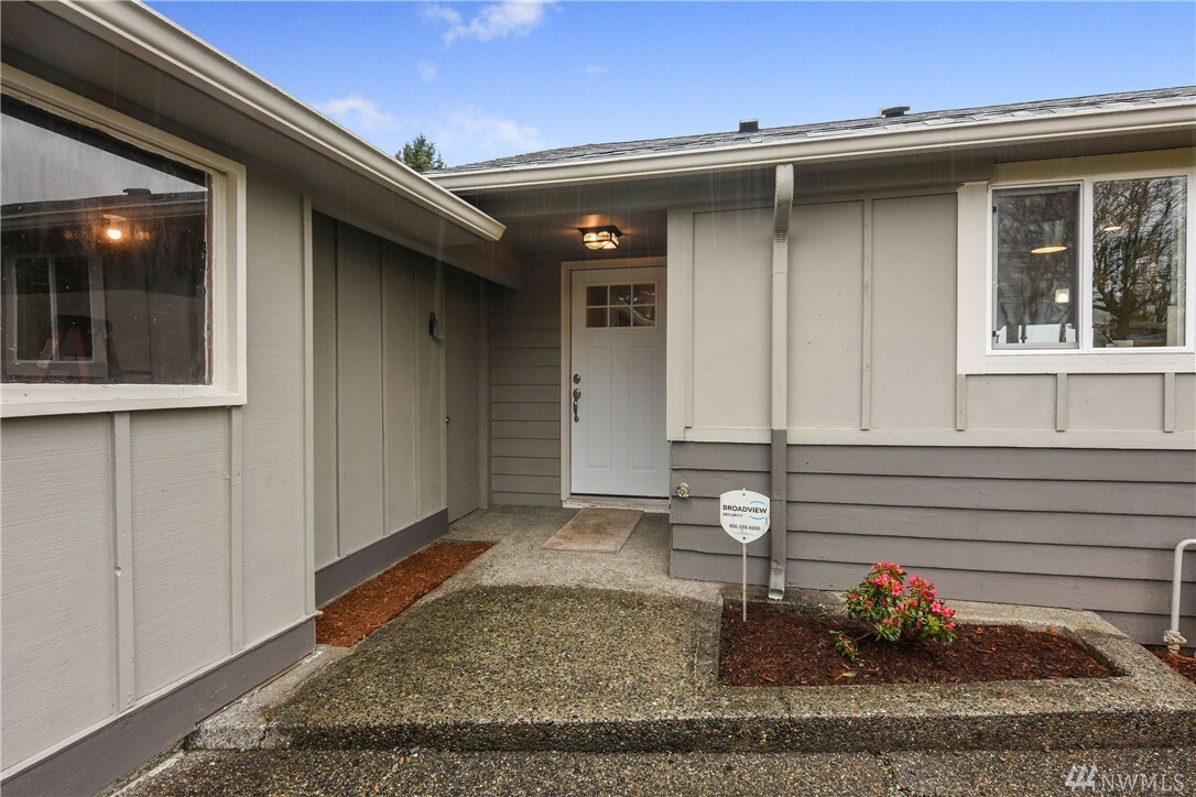 Property Photo:  1142 N Skyline Dr  WA 98406 