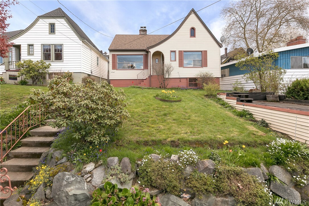 Property Photo:  2114 30th Ave S  WA 98144 