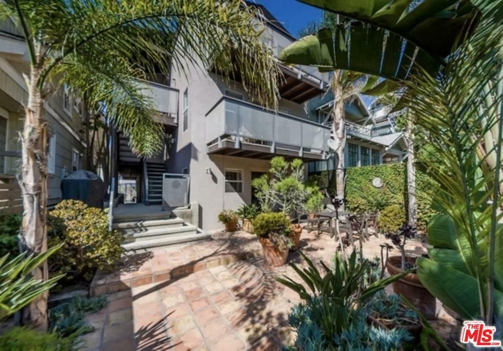 Property Photo: 45 Wavecrest Ave CA 90291
