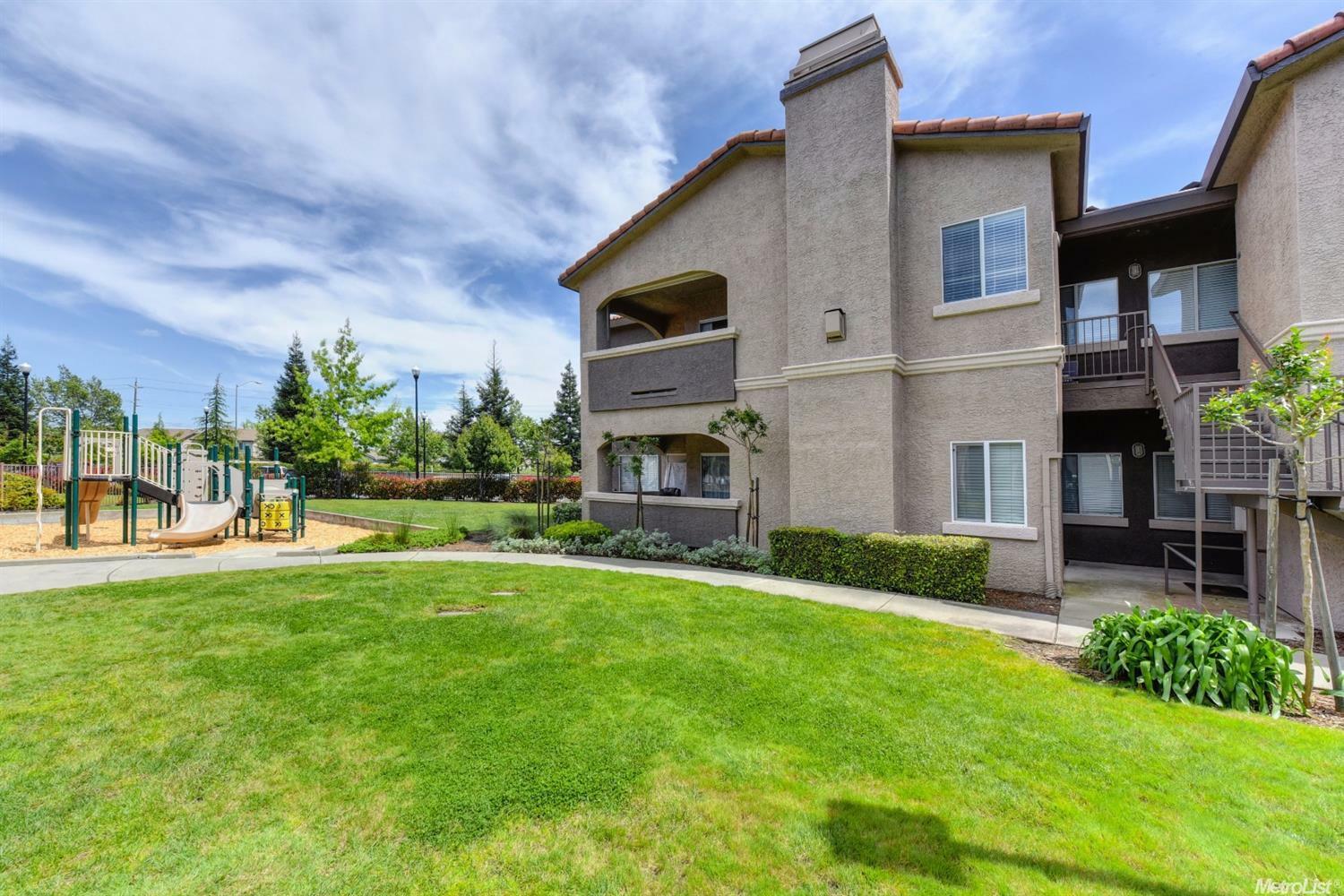 Property Photo:  10001 Woodcreek Oaks Boulevard 1823  CA 95747 